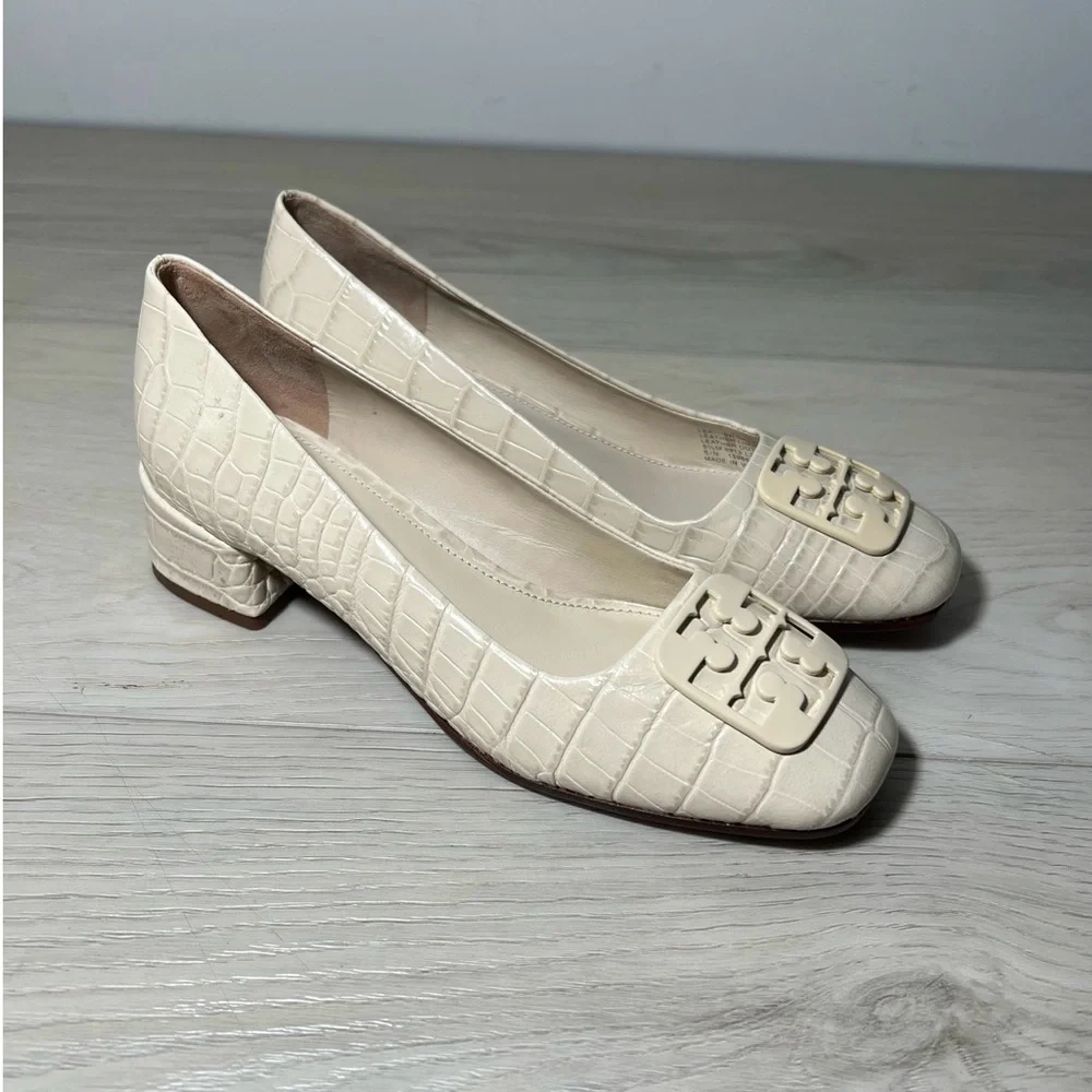 TORY BURCH GEORGIA PUMP SHOES.  Color Cream Sz 5.5